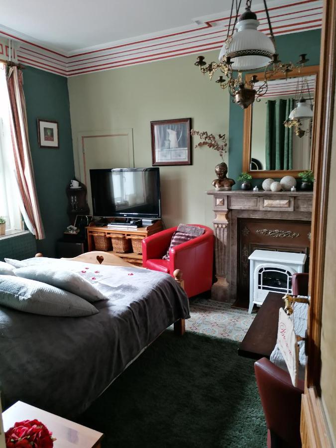 Maison D'Hote Les Notes Endormie Chambre Secrete Berzee Dış mekan fotoğraf