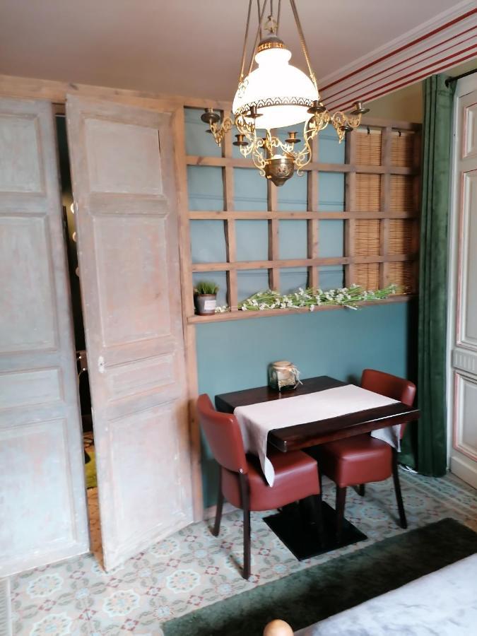 Maison D'Hote Les Notes Endormie Chambre Secrete Berzee Dış mekan fotoğraf