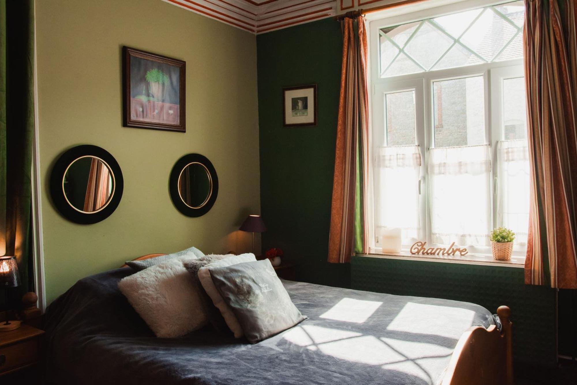Maison D'Hote Les Notes Endormie Chambre Secrete Berzee Dış mekan fotoğraf